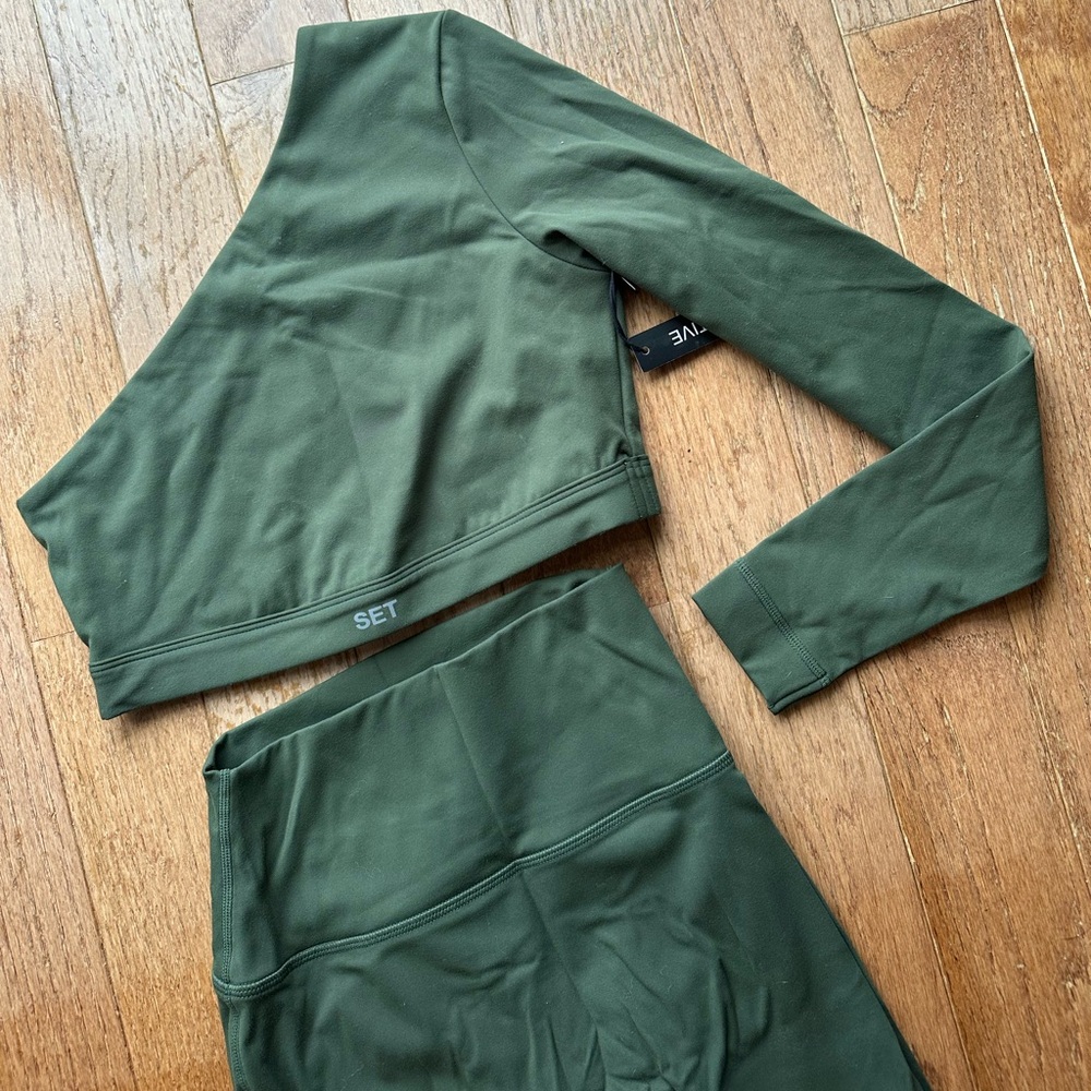Brad New (NWT) Set Active Sports Bra & Leggings - Hunter Green